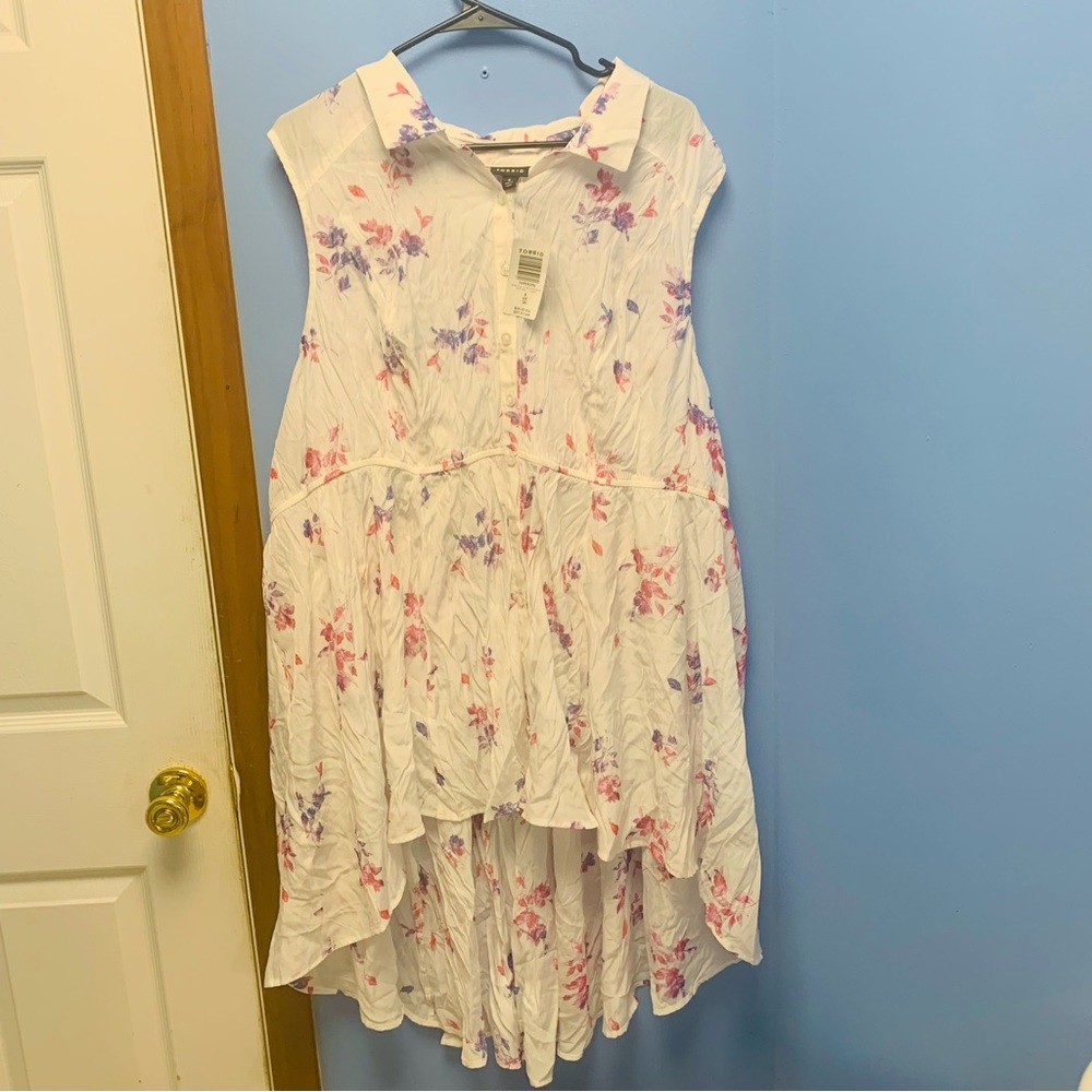 ‼️SALE‼️Torrid 6 Plus White floral poplin tiered hi-lo peplum tunic NWT